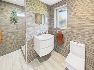 Photo 1- click for photo gallery